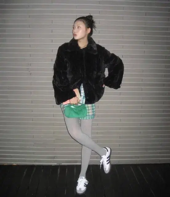 아웃엑소 블랙 퍼 자켓 fur jacket black